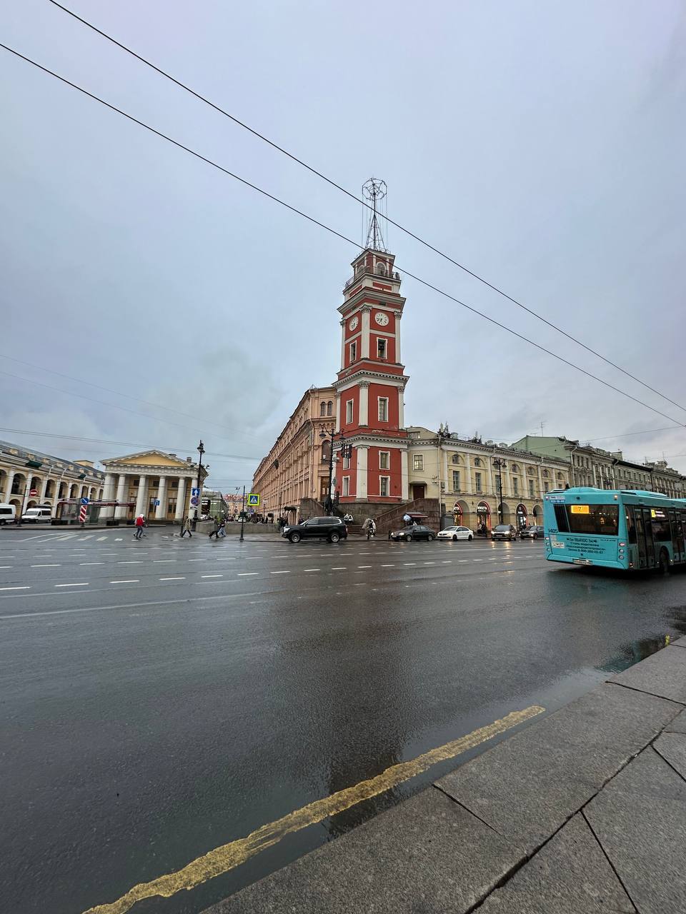 Петербуржцев предупредили о подъеме уровня воды в Неве.  До конца недели в Петербурге ожидается теплая погода с температурой +2…+4°, а в области — до +5°. Осадков почти не будет, но порывистый западный ветер может спровоцировать подъем уровня воды в Неве. Об этом сообщил синоптик Михаил Леус.     – жми тут / Прислать новость  #спб #питер #петербург