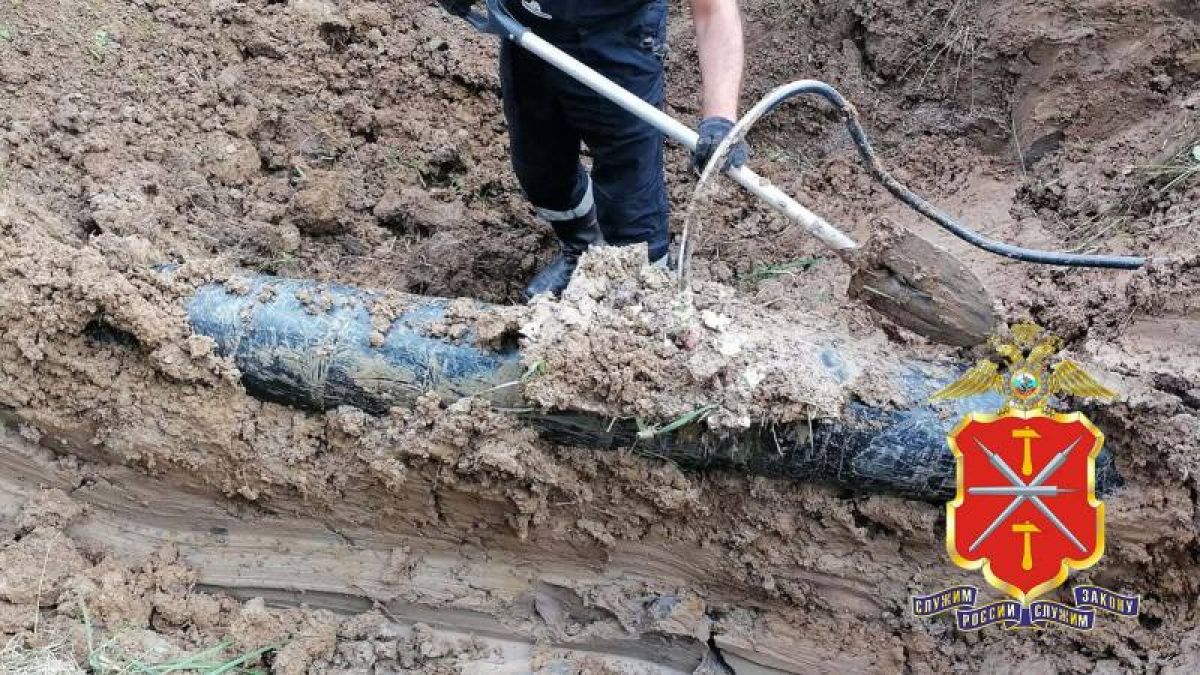 В Тульской области задержаны трое мужчин, воровавших дизель из трубопровода В Тульской области сотрудниками УФСБ и УМВД задержаны трое мужчин в возрасте от 40 до 65 лет, подозреваемых в хищении нефтепродуктов. ↗ Прислать новость Подписаться