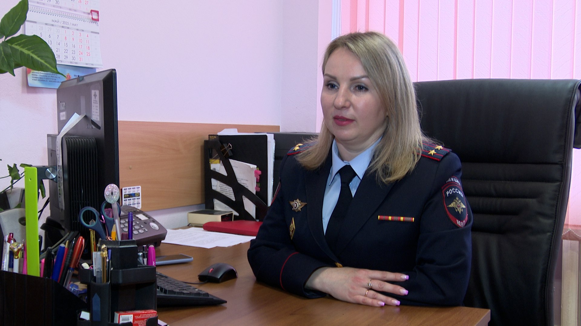 Во Владимирской области проходит заключительный этап отбора в кадровую программу «Герои-33» В числе претендентов на участие в проекте не только мужчины, но и женщины. Среди них - ветеран боевых действий Ольга Тюрина из Владимира. За плечами подполковника полиции почти 25 лет службы в правоохранительных органах и командировка в зону СВО. Там помогала местным специалистам и жителям присоединенных территорий оформлять российские документы. Участие в кадровом проекте «Герои-33» для нее не только возможность получить управленческие навыки и новые знания — но и внести свой вклад в развитие региона: «Мне бы хотелось направить все свои знания и опыт на реализацию комфортной жизни, комфортного развития нашего субъекта».