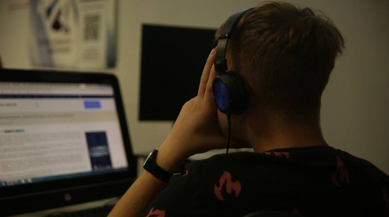 Самая долгая DDoS атака на юге России длилась более 72 часов Астраханская область вошла в число территорий где был отмечен рост попыток нарушить работу веб ресурсов Цифровая экосистема МТС представила результаты исследования DDoS атак на российские предприятия в третьем квартале 2025 года Согласно этим данным за период с июля по сентябрь сервис RED Security Anti DDoS выявил и заблокировал почти 50 5 тысячи кибератак что в 2 3 раза превышает показатели аналогичного периода прошлого года Южный федеральный округ вошёл в число наиболее атакуемых регионов страны на его долю пришлось 14 всех зафиксированных инцидентов Подробнее на сайте