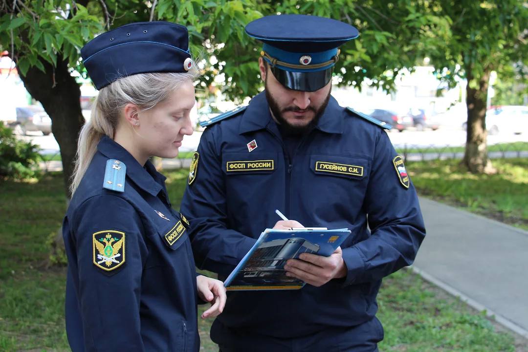 Судебные приставы изъяли ребенка у пермячки, имеющей проблемы с психикой Судебные приставы изъяли у жительницы Перми, имеющей проблемы с психикой, 11-летнего сына. Ребенок на протяжении трех лет не посещал школу и редко появлялся на улице, сообщает пресс-служба ГУФССП России по Пермскому краю. Было установлено, что 56-летняя пермячка ненадлежащим образом исполняет родительские обязанности и страдает психическими расстройствами. Во время проведения исполнительных действий женщина пыталась препятствовать должностным лицам, однако ребенок самостоятельно проследовал с сотрудниками ведомства в социально-реабилитационный центр для несовершеннолетних.