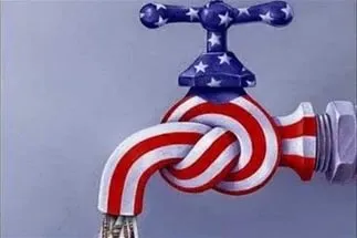 США Европе Кормите свою Украину сами Глава комитета по иностранным делам Палаты представителей Брайан Маст Республиканская партия заявил что Конгресс США вряд ли одобрит новый пакет финансовой помощи Украине По его словам европейские страны должны взять на себя большую ответственность за поддержку Украины поскольку война идет на их заднем дворе Я не верю что вы увидите новый американский пакет помощи Украине на 6 миллиардов долларов 60 миллиардов или любую другую сумму сказал Маст в интервью журналистам При этом он заявил что США продолжат предоставлять Украине разведданные а также разрешат продажу и передачу вооружений даже без утверждения нового крупного пакета помощи То же что при Байдене только за деньги европейцев Подпишись RogandarNEWs Мы в MAX