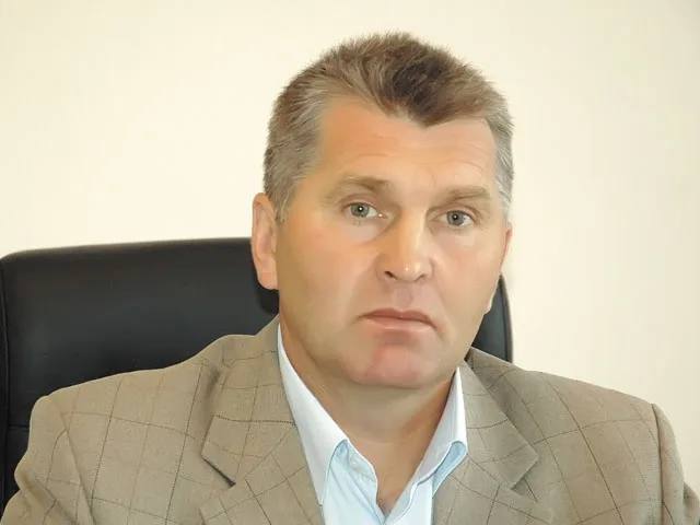 Глава Беловского района Курской области Николай Волобуев в четвертый раз подвергся атаке украинского беспилотника. По информации врио губернатора Александра Хинштейна, Волобуев успел покинуть машину, но получил ранения бедра и руки и был госпитализирован. Незадолго до этого он уже получал контузию, когда занимался доставкой хлеба жителям района. Подписаться Написать в бот