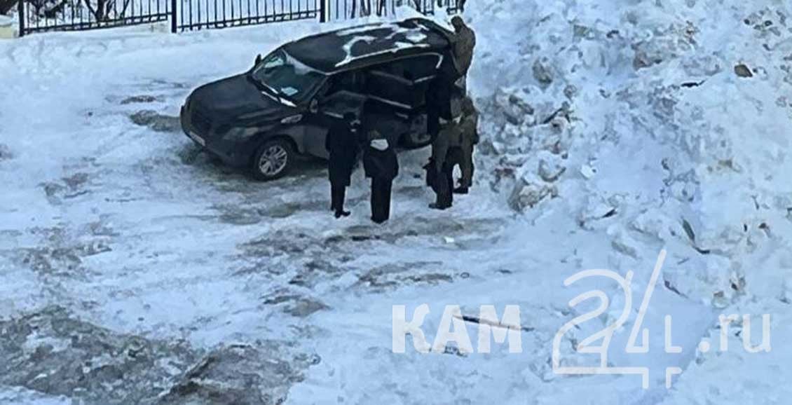 Дело бывшего замминистра здравоохранения Камчатки передали в суд Камчатская прокуратура утвердила обвинительное заключение по делу о взяточничестве в отношении бывшего замминистра здравоохранения. Материалы рассмотрит Петропавловск-Камчатский городской суд. Нажмите для подробностей -