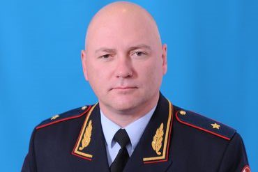 По собственному желанию уволился глава Росгвардии Новосибирской области Василий Шушаков вышел в отставку по выслуге лет Генерал майор полиции Начальник Управления Федеральной службы войск национальной гвардии РФ по Новосибирской области Василий Шушаков ушел в отставку по собственному желанию в связи с выслугой лет Василий Шушаков посвятил службе в силовых структурах 30 лет Он закончил Омскую высшую школу милиции В 1996 году С 2006 года Василий Шушаков возглавлял Управление Федеральной службы войск национальной гвардии РФ по Новосибирской области В пресс службе Росгвардии отметили что под руководством Василия Шушакова новосибирское подразделение Росгвардии всегда занимало лидирующие позиции в Сибирском федеральном округе Генерал майор ушел в отставку на фоне начавшихся в ведомстве проверок после задержания главы вневедомственной охраны Росгвардии НСО Ровшана Курбанова Его задержали с поличным во время получения взятки