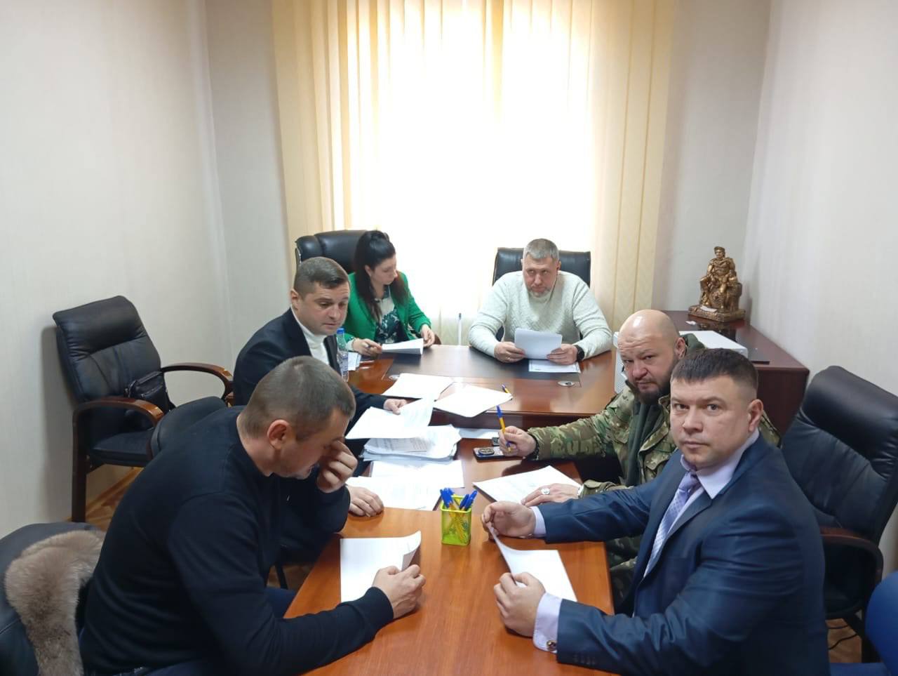 В городе герое Луганске состоялось историческое событие знаменующее новую ступень в политическом развитии региона На общем собрании членов ПАРТИИ РОДИНА было официально учреждено региональное отделение нашей партии Данное решение отражает нашу общую волю к укреплению российской государственности защите традиционных ценностей и построению социально справедливого общества на всех территориях исторической России Собрание большинством голосов избрало руководящий состав отделения Председателем регионального отделения избран Гуменюк Денис Геннадьевич Заместителем председателя избран Байлов Артур Владиславович ПАРТИЯ РОДИНА видит своей ключевой задачей в Луганской Народной Республике всемерное содействие интеграционным процессам поддержку граждан восстановление и развитие экономики а также последовательную защиту интересов наших людей на всех уровнях власти Мы уверены что новое региональное отделение под грамотным руководством станет надёжным оплотом патриотических сил центром притяжения для всех кто разделяет наши идеалы суверенитета справедливости и народного единства Вперёд к общим победам За Родину