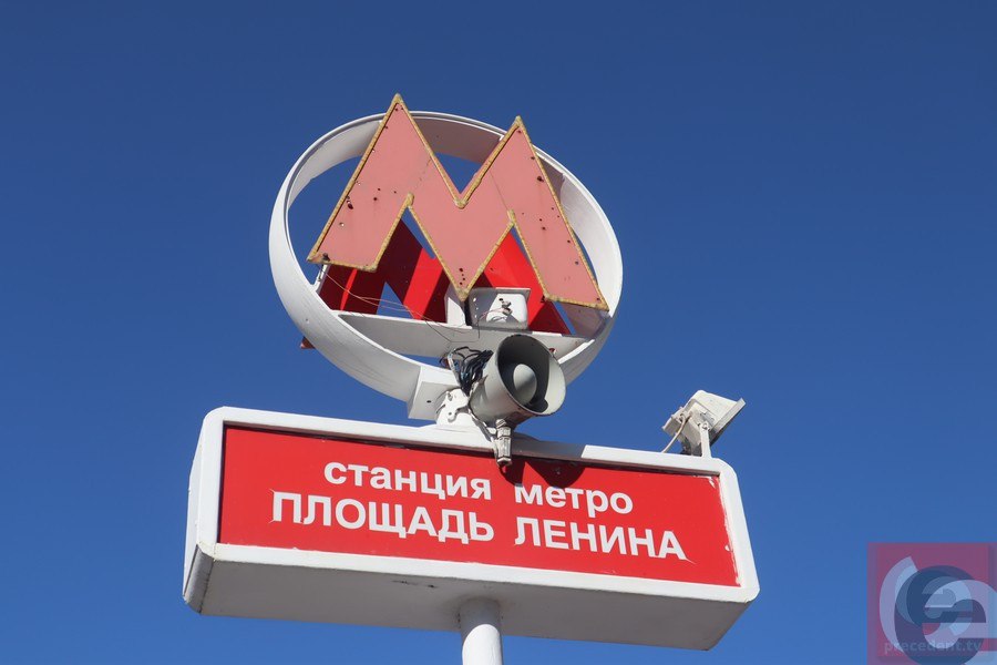 В Новосибирске спецтехнику МЧС стянут к станции метро Площадь Ленина В Новосибирске в ночь на 18 сентября спецтехнику стянут в центр города Об этом сообщили в пресс службе регионального МЧС Большое скопление машин ожидается у станции метро Площадь Ленина Пожарные просят горожан соблюдать спокойствие ничего страшного там не произойдет В метрополитене всего навсего пройдут учения аварийно спасательных подразделений Такие мероприятия проводят ежегодно чтобы отточить навыки В ночь с 17 на 18 сентября в метрополитене на станции Площадь Ленина будут проводиться учения аварийно спасательных подразделений говорится в сообщении МЧС