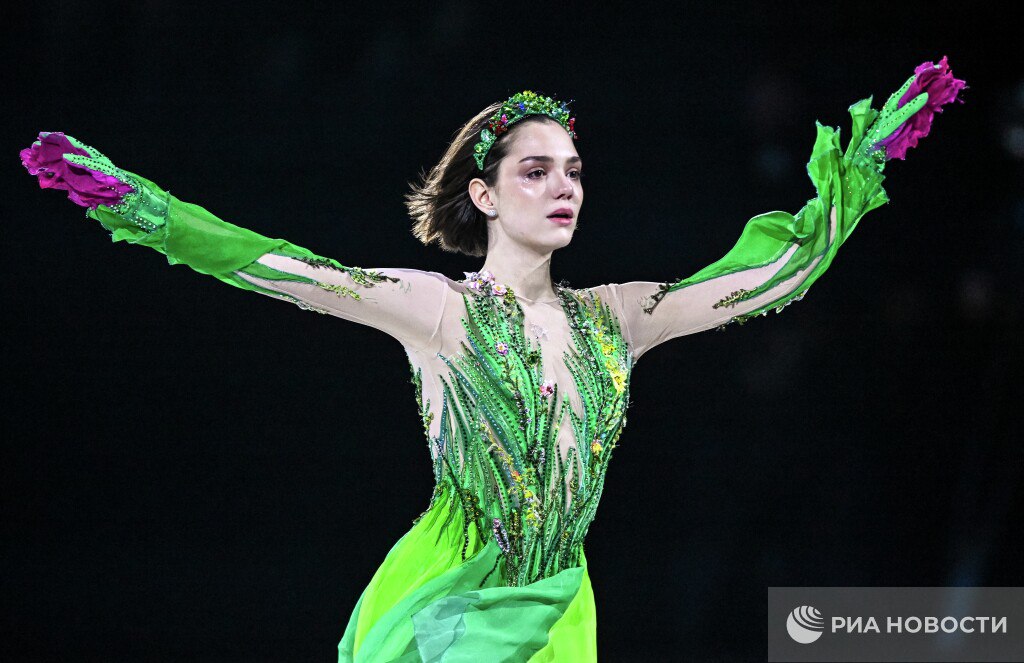 Евгения Медведева выступит на льду Амура в Благовещенске Фигуристка примет участие в церемонии открытия международного российско китайского фестиваля зимних видов спорта ЗимФестАмур сообщает правительство Амурской области Медведева покажет зрителям свою олимпийскую программу Анна Каренина и примет участие в мастер классе Подписывайтесь на РИА Новости Спорт в MAX