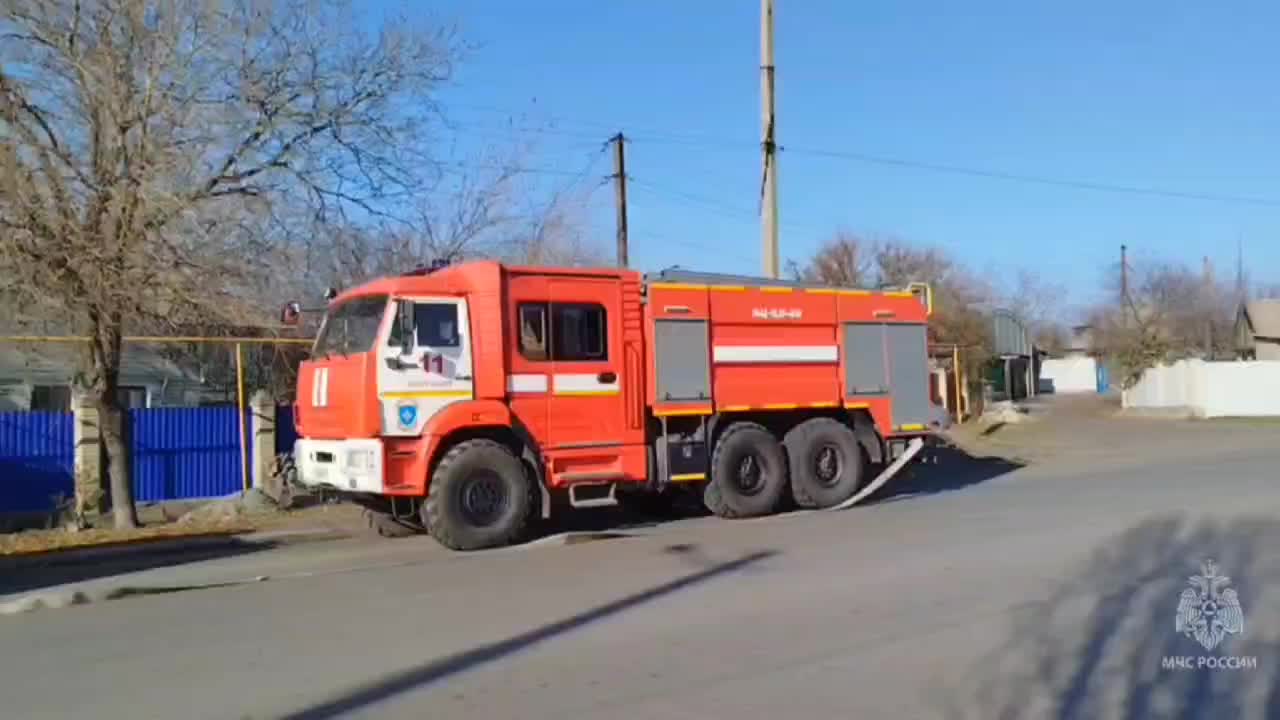 Спасатели МЧС России успешно ликвидировали пожары в Алчевске и Антраците