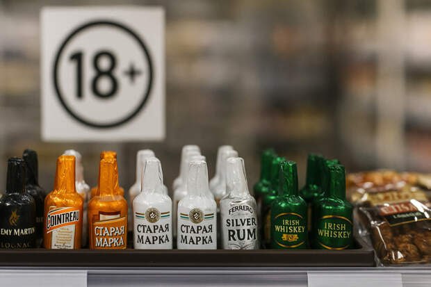 В Ozon приняли решение ограничить продажу конфет с алкоголем для пользователей маркетплейса младше 18 лет OZON Так там отреагировали на заявление сенатора Игоря Мурога который рассказал что на алкогольных конфетах должна быть маркировка запрещающая продавать их детям на онлайн площадках jkinvest news jkinvest
