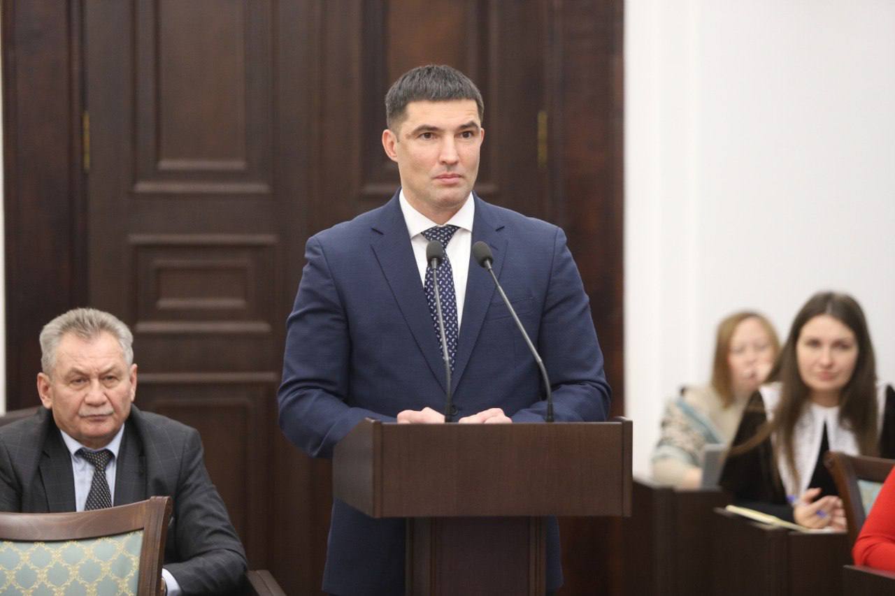 Министр спорта Краснодарского края Серафим Тимченко ушел в отставку Олимпийский цикл завершен надо восстановиться Заканчиваю его с большой благодарностью губернатору законодательному собранию которые всегда поддерживали Сейчас хотел бы на месяц два уделить внимание семье прокомментировал он timchenkosv