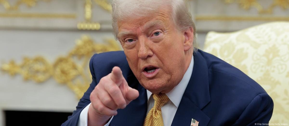 Трамп ввел дополнительную пошлину в 25% на продукцию из Индии  Президент США Дональд Трамп подписал указ, вводящий дополнительную пошлину в размере 25% на продукцию из Индии, сообщили в Белом доме.