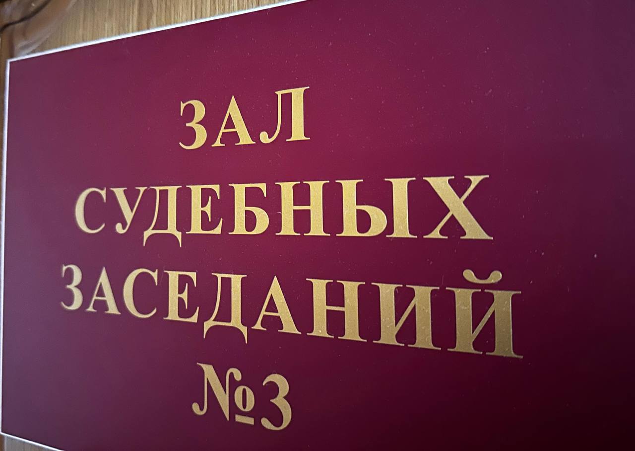 В Веневе ребенка покусала собака: власти заплатят семье 25 тыс. рублей  Администрация Венева компенсирует семье моральный вред от нападения бездомной собаки. В июле 2023 года в парке культуры и отдыха им. Д. Т. Стихарева пес укусил шестилетнего ребенка во время прогулки. Родители пострадавшего ребенка обратились в прокуратуру. Проведенная проверка показала, что веневские власти не проконтролировали работу службы отлова и не обеспечили достаточные меры для предотвращения таких случаев.  Поданный прокурором иск был удовлетворен в суде. Размер моральной компенсации составит 25 тыс. рублей.  Источник Тула пресса