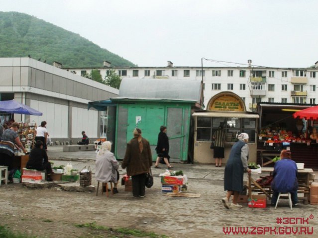 В Приморье ужесточают штрафы за незаконные киоски и павильоны ℹ Приморские депутаты увеличили штрафы за размещение торговых объектов с нарушением схемы размещения Для физических лиц сумма осталась прежней 4 тыс за первое нарушение и 5 тыс за повторное  Для должностных лиц штраф теперь составляет 25 40 тыс ранее 10 15 тыс для юридических лиц 50 100 тыс ранее 30 50 тыс Повторное нарушение обойдется ещё дороже до 50 тыс для должностных лиц и до 150 тыс для компаний незаконное размещение и эксплуатации нестационарных торговых объектов не только нарушает внешний архитектурный облик муниципальных образований но и создает препятствия для проезда спецтранспорта при чрезвычайных ситуациях влечет нарушение требований градостроительного земельного экологического законодательства пожарной безопасности и правил благоустройства подчеркнул Сергей Ищенко Полностью читайте на нашем сайте Подписывайтесь на новости парламента Приморья
