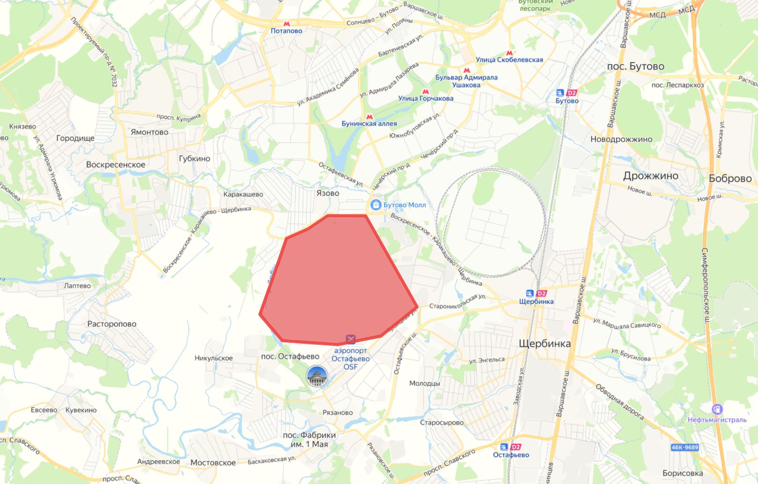 Газпром расстается с бизнес аэропортом Остафьево Международный аэропорт Остафьево ранее принадлежавший ПАО Газпром перешел в собственность Департамента городского имущества Москвы Сделка включает два земельных участка общей площадью 33 5 гектара и 71 объект недвижимости Стоимость покупки составила 2 7 миллиарда рублей Аэродром основанный в 1934 году для нужд НКВД СССР со временем перешел в ведение Министерства обороны Его площадь составляет более 560 гектаров С 1997 года Газпром арендовал часть этой территории чтобы построить свой бизнес аэропорт Еще в 2020 году стало известно что Минобороны готово продать аэродром правительству Москвы Город давно интересовался этой территорией впервые заговорив о ней в начале 2000 х при Юрии Лужкове С 1 января 2024 года полеты государственной авиации в Остафьево прекратились Правительство РФ приняло постановление о его закрытии В том же году согласно выписке ЕГРН военная часть аэродрома была передана Москве Город и не скрывал что ему нужна земля в Новой Москве которую можно использовать для застройки недвижимостью Когда то даже прорабатывались планы построить на территории аэродрома технопарк и жилье Тем более что по последним планам развития метро в Остафьево проложат три новые линии Сокольническую Бирюлевскую и Рокадную которая соединит Остафьево с аэропортом Внуково stroi news
