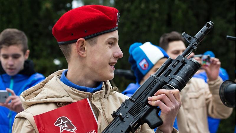 «Отцы рядом» оптребовали сделать посещение детского сада обязательным  Дошкольное образование должно быть обязательным, заявил «Абзацу» Иван Курбаков, педагог, юрист, председатель Межрегиональной общественной организации «Отцы рядом». По его мнению, это необходимое условие для обеспечения равных стартовых возможностей для всех детей и формирования сильного, образованного и конкурентоспособного общества.