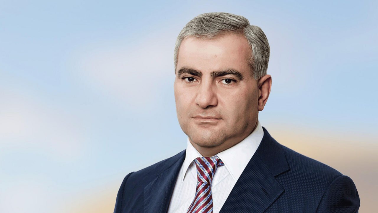 Завтра состоится презентация основанного Самвелом Карапетяном движения В гостиничном комплексе Двин 9 августа в 11 00 состоится состоится презентация народного движения По нашему основанного по инициативе мецената и предпринимателя Самвела Карапетяна а также пресс конференция Координационного совета движения Об этом сообщается на странице мецената в сети Адрес г Ереван ул Пароняна 40 На мероприятие приглашены представители армянских и зарубежных СМИ Для аккредитации организаторы просят обращаться по эл адресу info merdzevov org или по телефону 374 41 525202 alphanewsam Подписка на Alpha News ВК Дзен Сайт TikTok Facebook Instagram YouTube X twitter