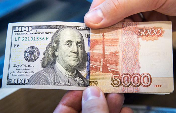 Курс до 125 рублей за доллар ждёт россиян Об этом заявил бизнесмен Олег Дерипаска, прикрепив ссылку на статью Financial Times и отметив, что нефть падает к $45 за баррель. В самой статье говорится, что цены на нефть резко упали из-за опасений относительно переизбытка сырья на мировом рынке после решения ОПЕК+ о новом увеличении добычи.