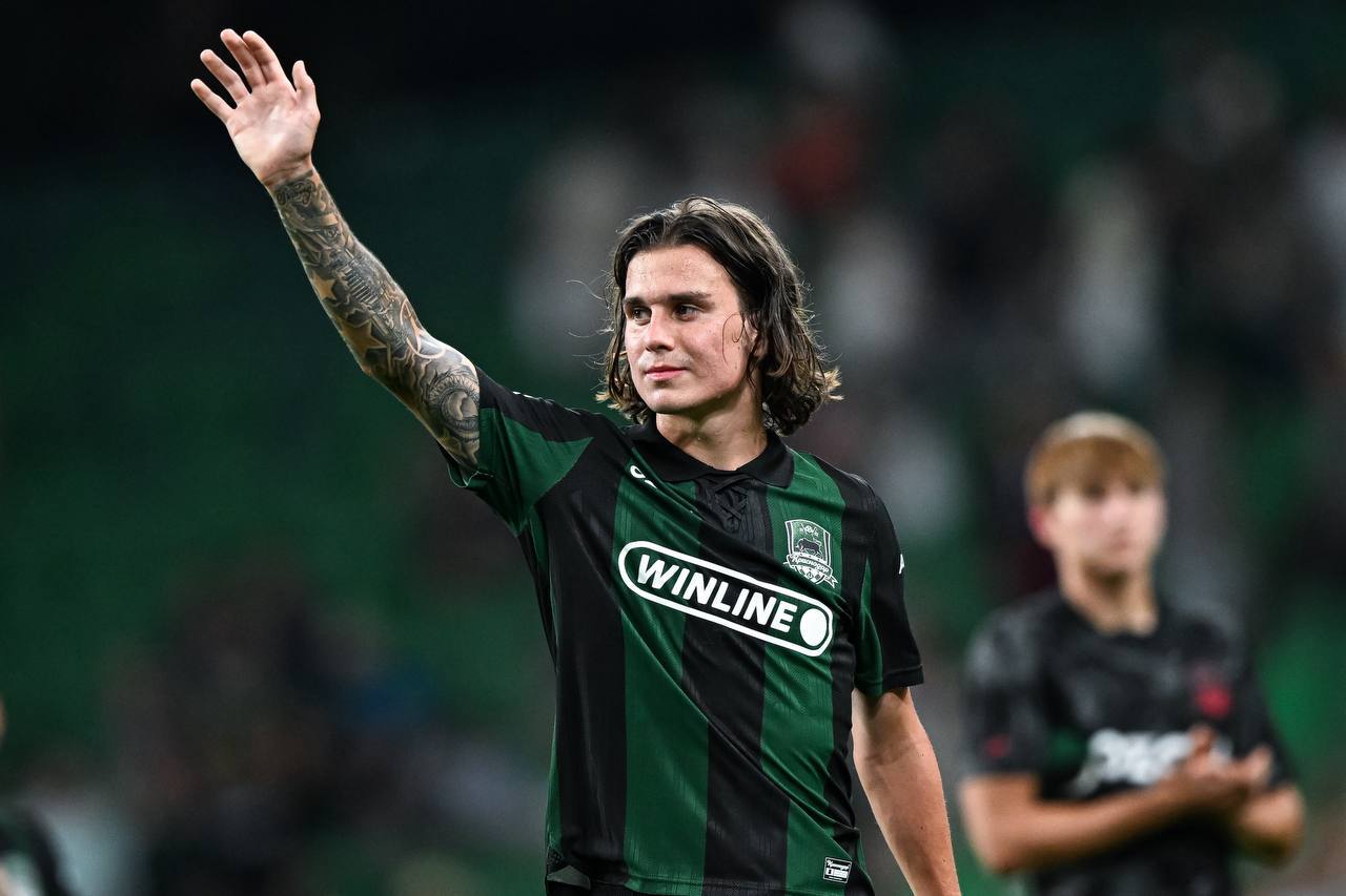 Данила Козлов перешёл в ЦСКА из Краснодара В составе быков Козлов провёл 51 матч забил 9 голов и отдал 6 голевых Контракт с 21 летним полузащитником рассчитан до июня 2029 года с опцией продления еще на 1 сезон Хавбек будет играть под 18 м номером Фото fckrasnodar   Быть в курсе Мы в MAX