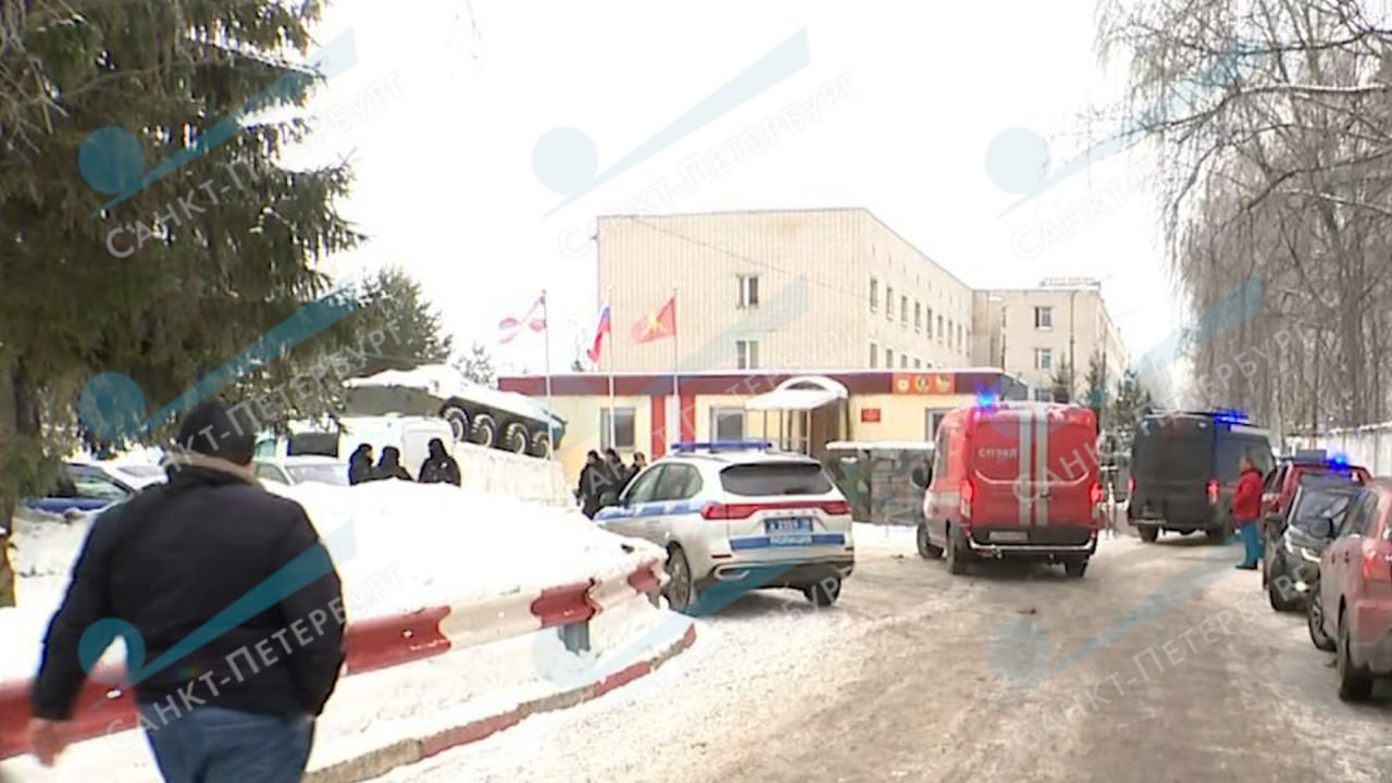 Военная прокуратура контролирует ситуацию связанную с обрушением здания военной полиции в Ленобласти сообщили в ведомстве На место происшествия выехали работники военной прокуратуры Санкт Петербургского гарнизона Наши новости в Телеграм VК ОK MAX