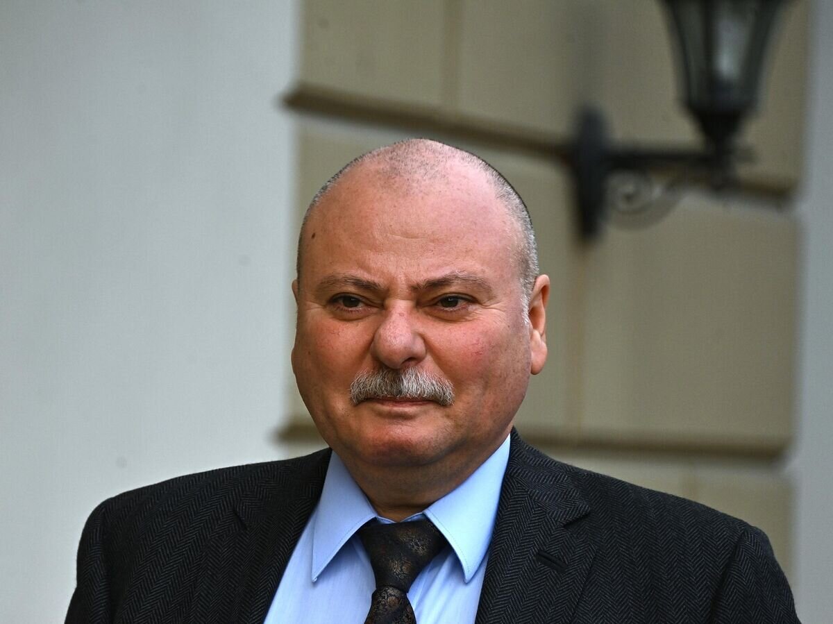 Две новости из КДК которые заставят вас задуматься Спартак оштрафован на 100 тыс рублей за ненормативные кричалки болельщиков Ахмат наказан на 50 тыс рублей за то что в судей были брошены бутылки с водой Но главное как то странно работает Fan ID Что раньше что сейчас штрафуют клубы за действия болельщиков Остается коллективная ответственность Не изменилось примерно ничего кроме падения посещаемости Кто то другой предположил бы что вводили его вовсе не по тем причинам которые были озвучены Извините за неудобные вопросы Правила канала Подпишись на Фабрику Футбола