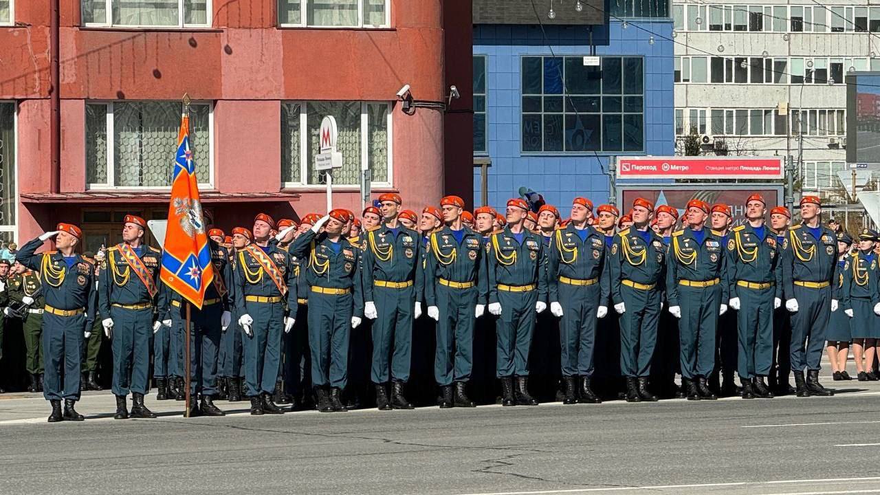 Новосибирск готовится к 80-летию Великой Победы  В апреле начнутся мероприятия, посвящённые этой дате. Улицы украсят стенды с историческими материалами и портретами героев войны  С 26 апреля волонтёры будут раздавать «Георгиевские ленточки» в парках. Репетиции Парада Победы пройдут 4 и 7 мая, а сам парад — 9 мая в 10:00, после чего в 10:45 начнётся шествие Бессмертного полка  Впервые на площади Ленина состоится светомузыкальное шоу с 21:45 до 21:55    НОВОСИБИРСК СЕГОДНЯ #Новосибирск