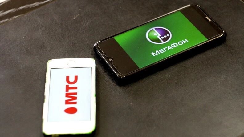Вернут ли красноярцам деньги за неработающий интернет. Ответ Роспотребнадзора  Вопрос оставил пользователь под постом в телеграм-канале ведомства. Он спросил, считает ли ведомство отключение интернета нарушением закона. «Является ли [отключение мобильного интернета] нарушением закона о защите прав потребителей? Ведь никаких форс-мажорных обстоятельств нет, власти ЧС не объявляли. И обязаны ли сотовые операторы уменьшить стоимость услуг сотовой связи за отсутствие интернета?»  В ведомстве ответили, что если отключение произошло не по вине оператора, то он ничего не должен компенсировать. «Если отключение произошло по вине оператора, то оператор несёт ответственность, предусмотренную законом о защите прав потребителей — должен осуществить перерасчет денежных средств. Если отключение произошло по независящим от оператора обстоятельствам, то в силу законодательства он освобождается от ответственности».  Ранее сотовые операторы сообщали, что трудности возникли «по независящим от них причинам».