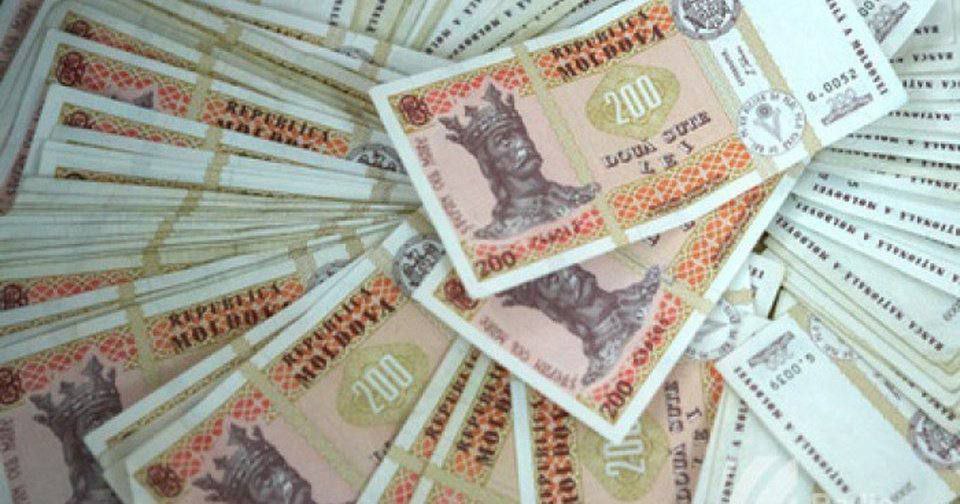 В Молдове каждый 300 й житель миллионер За последние десять лет число миллионеров в леях выросло в 22 раза с 358 человек в 2015 году до более чем 8 тысяч в 2024 м Их совокупные доходы превысили 28 млрд леев а в бюджет поступило почти 2 млрд налогов Самому молодому миллионеру всего 16 лет самому старшему 88 Большинство в возрасте 40 49 лет около 70 мужчины Три четверти богачей живут в Кишинёве главные источники доходов IT инвестиции и онлайн услуги Подписывайся на Молдову онлайн