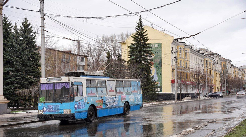 В Донецке планируют восстановить полный маршрут троллейбуса №10  "Сейчас троллейбус едет лишь до пр. Партизанского. В первом же полугодии планируется ситуацию исправить. Уже начаты подготовительные работы", – сообщили в "Донэлектроавтотрансе".  Киевский