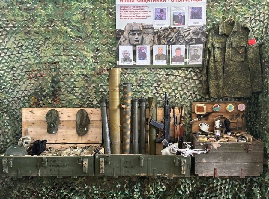 В российских школах создаются новые форматы музейных пространств, посвященных Великой Отечественной войне По поручению заместителя Председателя Правительства Российской Федерации Дмитрия Чернышенко Министерством просвещения РФ инициирован проект Генической школы № 1 Херсонской области о школьных музеях «В чемодане».