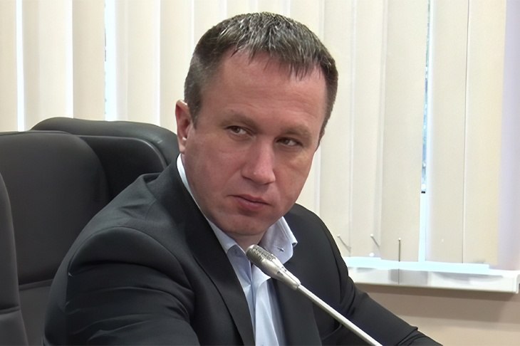 Сергей Сивоконь ушел из ГЖИ ради кресла главы РРЦ в Волгограде Сегодня, 4 июня, директором головной управляющей компании ООО «Региональный расчетный центр» назначен Сергей Сивоконь, который ранее занимал должность руководителя инспекции Госжилнадзора Волгоградской области. Об этом кадровом назначении V102.RU сообщили в пресс-службе ООО «РРЦ». Компания «Региональный расчетный центр» является учредителем ресурсоснабжающих организаций после перехода управления волгоградской коммуналкой под муниципальный и региональный контроль. Прежний директор ООО «РРЦ» Олег Тетерятник продолжает работу в качестве советника генерального директора «Концессий водо- и теплоснабжения».