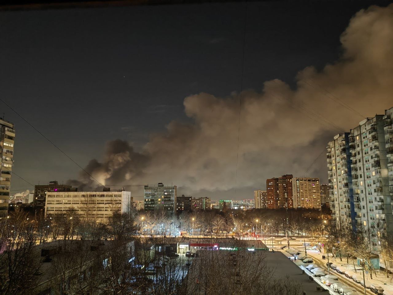 МЧС показало видео тушения пожара в Институте точной механики и вычислительной техники  ИТМиВТ  им. С.А. Лебедева. Пожар на Варшавском шоссе в Москве тушат более 170 сотрудников МЧС