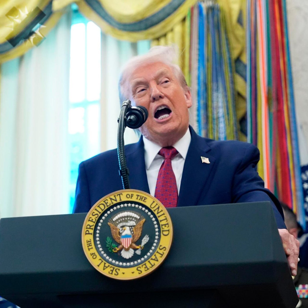 США давят на ЕС из за российских активов США оказывают беспрецедентное давление на Евросоюз требуя отказаться от экспроприации активов России Об этом сообщает Politico со ссылкой на источники Издание отмечает что если раньше в ЕС считали будто процесс тормозится из за позиции Бельгии то теперь пришли к выводу что дело в Трампе   политика без сюрпризов опять всё решили за Европу НМШ