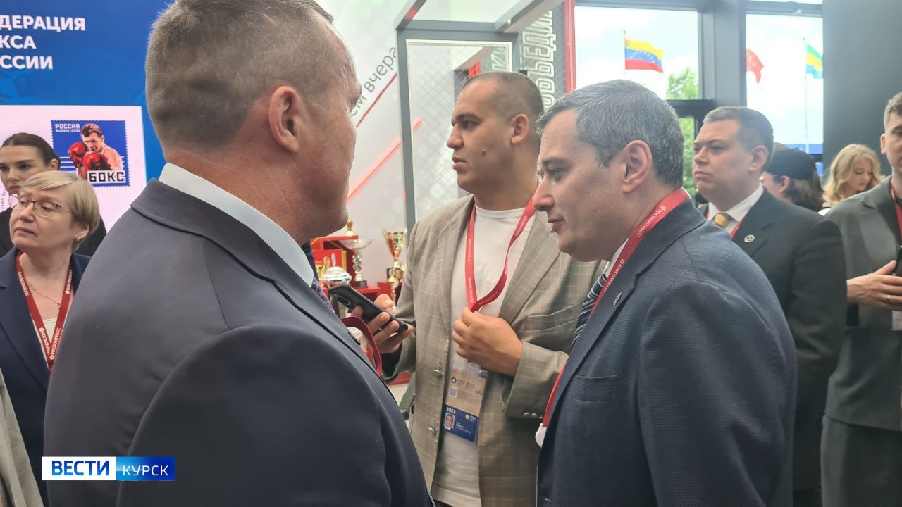 В регионе обустроят многофункциональную спортивную площадку На форуме Александр Хинштейн подписал соглашение о сотрудничестве с общероссийской общественной организацией «Здоровое Отечество». Также врио губернатора встретился с президентом Международной ассоциации бокса России Умаром Кремлевым. Обсудили строительство в Курске центра силовых единоборств за счёт внешних инвестиций. Вести-Курск. Только проверенная информация Прислать новость