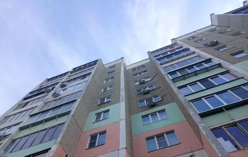 Областной суд оставил под домашним арестом директора УКИКО Виктора Старокожева Челябинский областной суд отклонил апелляцию защиты директора управляющей компании УКИКО и оставил в силе решение о его домашнем аресте Мера пресечения для руководителя обвиняемого в хищении более миллиона рублей у жителей многоквартирных домов продлена до 7 декабря 2025 года ПОДРОБНЕЕ URALPRESS RU