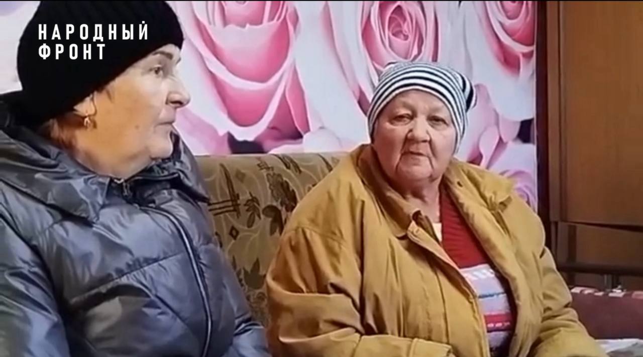 К жителям посёлка Заветы Ильича пришло тепло Осенью Народный фронт рассказал о замерзающих жителях посёлка Заветы Ильича Алейского района В восьми домах по улице Южная царил холод температура выше 13 15 не поднималась После нашей публикации следователи возбудили уголовное дело по факту отсутствия тепла в домах прокуратура организовала проверку Проблему вскоре начали решать Энергетики прочистили трубы тепло пришло к жителям температура в домах сегодня составляет 25 Жители не нарадуются А между тем прочистка труб должна проводится регулярно ответственные лица обещали за этим следить своевременно устранять засоры Такие временные меры продлятся до весны а потом начнется масштабный ремонт сетей теплоснабжения благодаря которому жители навсегда забудут про куртки и валенки в собственном доме Подписывайтесь НФ НФ в МАХ