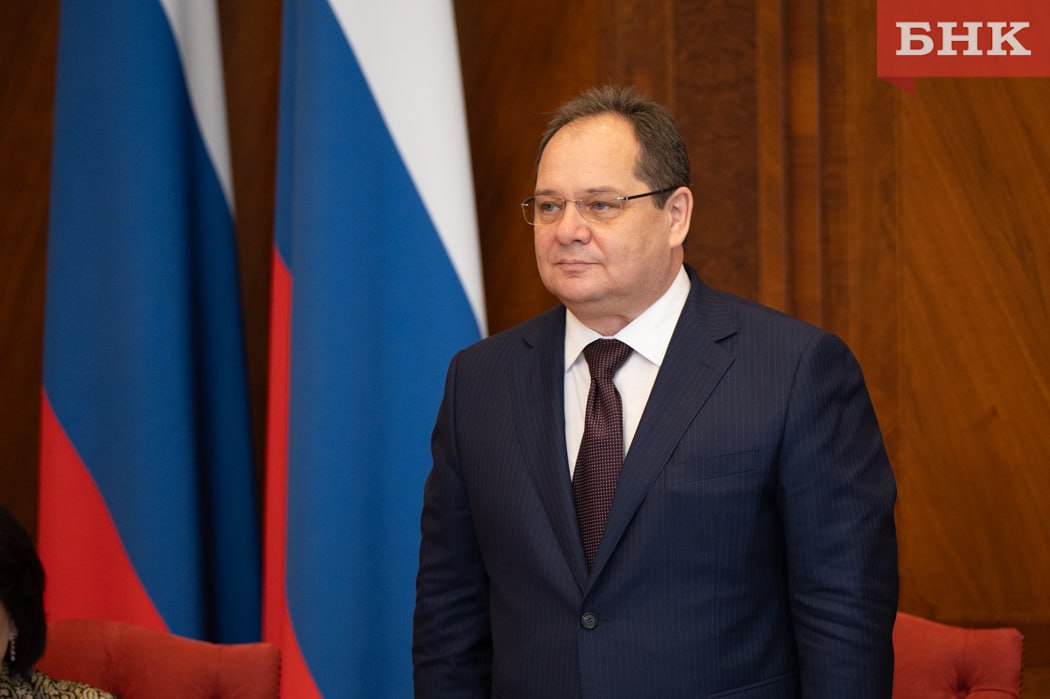 Ростислав Гольдштейн подал документы для регистрации кандидатом на должность главы Коми Среди тех, кто также принес в избирательную комиссию республики, необходимый пакет бумаг, еще четыре человека. Это Татьяна Саладина, Наталья Гойман, Артем Синявский и Сергей Каргинов.