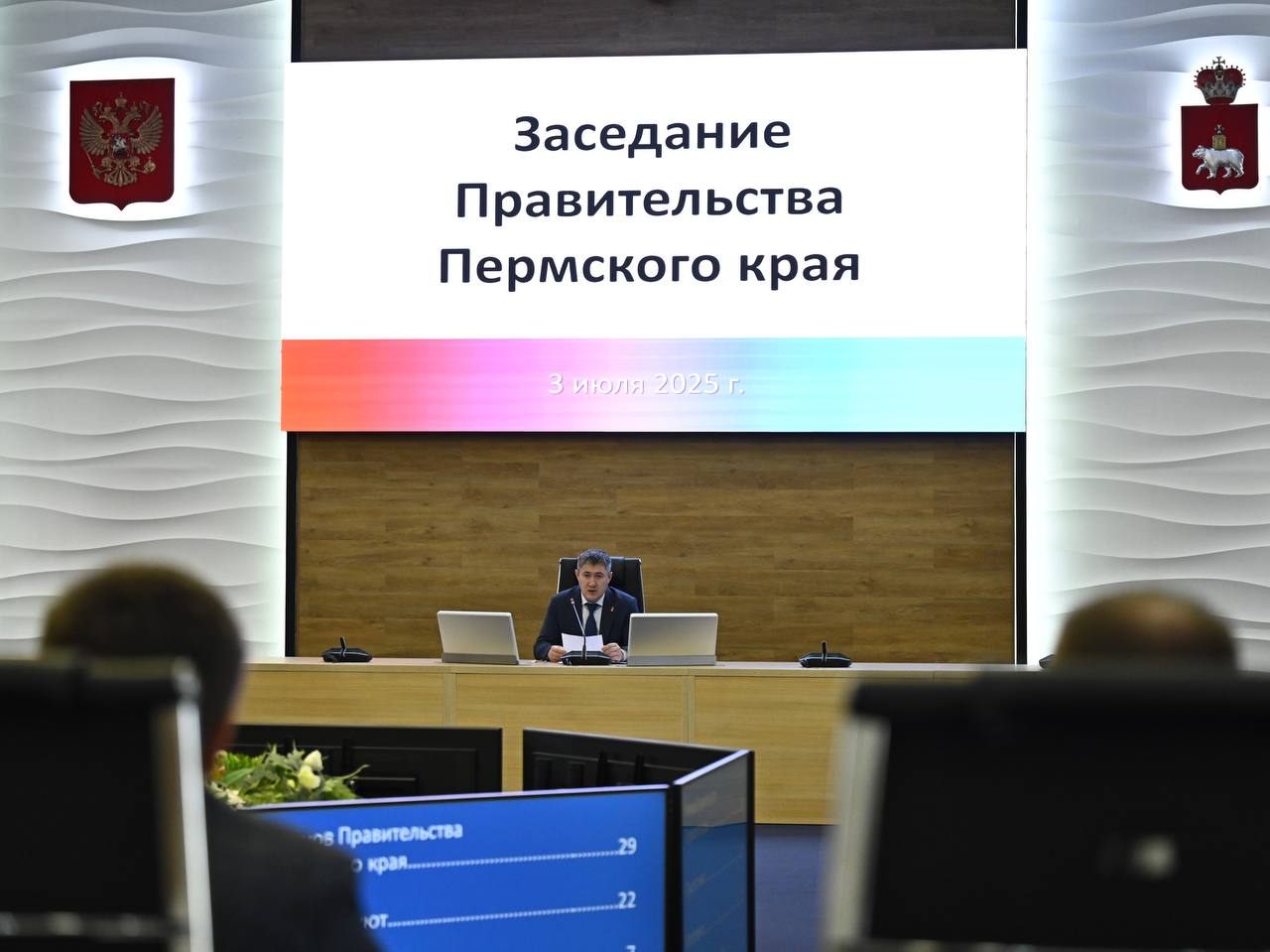 Продолжаем доставлять газ во все уголки Прикамья  Обсудили ход газификации в регионе на заседании краевого Правительства.  За 5 лет построили более четырех тысяч километров газопроводов и газифицировали 137 населенных пунктов. Более 50 тысяч частных домов и почти 160 СНТ получили долгожданный доступ к голубому топливу.  Обеспечиваем возможность бесплатно подключать газ в территориях. Единственные в России компенсируем расходы не только по строительству газопровода до участка, но и проведению сети непосредственно до конфорки. Подключаем газ полностью за счет краевого бюджета. Бесплатно проводим наружные и внутридомовые сети, ставим прибор учёта и газовую плиту.  Прикамье входит в тройку регионов по темпам газификации. Необходимо усилить работу, чтобы все жители края получили доступ к газу. Поручил главам муниципалитетов держать на особом контроле процесс газификации в территориях и активнее информировать земляков о доступных льготах.