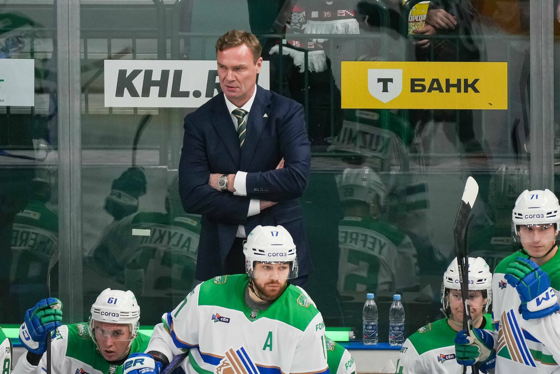 Наставник Салавата Юлаева Козлов Вратарь соперника провёл великолепный матч Главный тренер Салавата Юлаева Виктор Козлов после матча Зеленого дерби против Ак Барса в Казани оценил игру 22 летнего голкипера и воспитанника татарстанцев Максима Арефьева Матч завершился в пользу хозяев 6 3 У нас сегодня возникли сложности с реализацией большинства это ключевой момент из за которого мы проиграли Было достаточное количество голевых моментов но вратарь соперника провёл великолепный матч Проанализируем подготовимся к следующей игре сказал Козлов журналистам на пресс конференции после матча Читать полностью