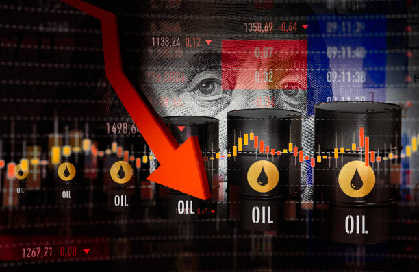Новая ценовая война приведет к снижению цен на нефть до $40-50 за баррель  Новая ценовая война приведет к снижению цен на нефть до 40-50 долларов за баррель в 2025-2026 годах, и даже их продолжительному падению ниже 40 долларов за баррель, говорится в докладе Росконгресса "Новая ценовая война на рынке нефти"  "В 2025–2026 годах ожидается ценовая война на рынке нефти, вызванная разногласиями в ОПЕК+, ростом добычи в США и геополитической нестабильностью. Это приведет к падению цен до 40-50 долларов за баррель нефти Brent", - говорится в докладе.  По прогнозу экспертов, ценовая война продлится не один месяц. "Можно ожидать "стандартные" 3-6 кварталов, и все это время цены на нефть будут находиться под колоссальным давлением      YouTube   sponsr.ru