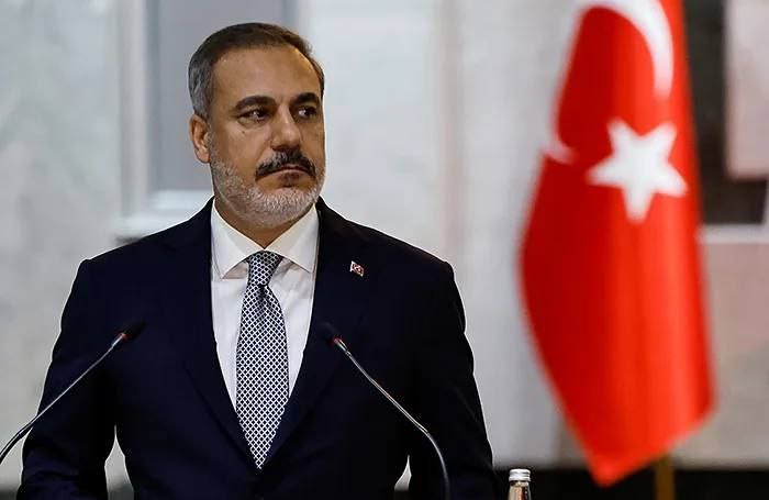 Турция выразила готовность организовать в Стамбуле четвёртый раунд переговоров между Россией и Украиной Об этом сообщил министр иностранных дел Турции Хакан Фидан выступая на форуме TRT World Forum Три раунда переговоров между делегациями РФ и Украины в Стамбуле привели к ощутимым результатам в том числе к обмену пленными и восстановлению прямого диалога между сторонами Мы искренне верим что дипломатия остается единственным путем к мирному разрешению кризиса на Украине Вновь заявляем о готовности принять четвертый раунд переговоров и потенциальный саммит лидеров в Стамбуле сказал министр на форуме TRT World Forum