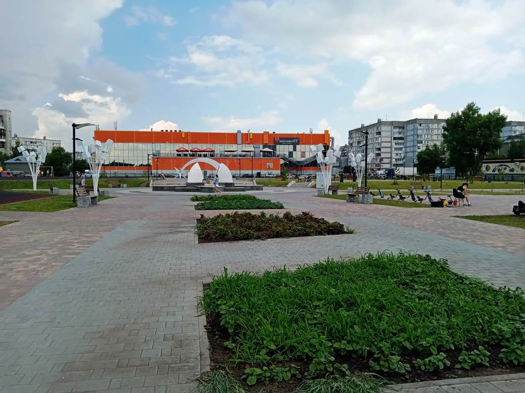 В бюджеты городов Алтайского края начали поступать первые сборы от туристического налога По данным УФНС, сумма превысила более 40 млн рублей, при этом львиную долю забрала себе маленькая Белокуриха – ее бюджет стал богаче на 28 млн рублей, а также Барнаул – 6,5 млн рублей. Об успехах Бийска в сборе турналога в УФНС не уточнили. - Максимальная сумма, которая была уплачена налогоплательщиком, составила 7,8 млн рублей, минимальная сумма — 100 рублей. Декларации по туристическому налогу представили 240 налогоплательщиков края. Это составляет чуть более 60% от числа плательщиков, включенных в Реестр квалифицированных средств размещения. На данный момент речь идет о чуть более 400 организациях, - сообщили в ведомстве. Туристический налог действует в Бийске и в других городах края с 1 января 2025 года. Платеж рассчитывается в зависимости от стоимости услуги размещения в сутки и продолжительности пребывания. Доходы от сборов идут в городскую казну.