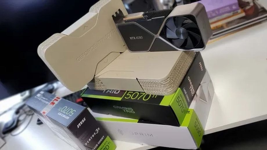 NVIDIA утверждает, что продажи серии RTX 50 выше видеокарт RTX 40. А как же нехватка запасов?  NVIDIA заявила, что графические карты RTX 50 проданы вдвое большим количеством, чем серия RTX 40 за первые пять недель. Но заявление явно с подвохом.