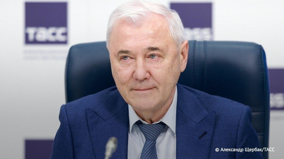 Несмотря на сложные решения по бюджету к концу года ключевая ставка может снизиться до 15 Такое мнение выразил Известиям председатель комитета ГД по финансовому рынку Анатолий Аксаков