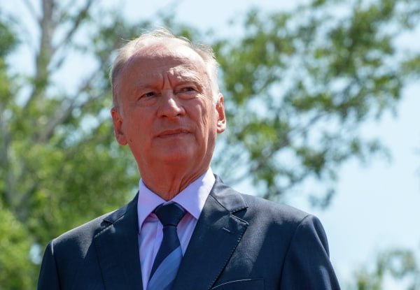 Патрушев сообщил об инвестиции в порты Краснодарского края более 500 млрд рублей Объём средств будет выделен до 2030 года пояснил помощник президента России председатель Морской коллегии Николай Патрушев уточнил что речь идёт о портах Новороссийск Тамань Туапсе Темрюк Кавказ и Ейск Он добавил что за последние годы в Азово Черноморском регионе удалось запустить масштабный процесс обновления и расширения портовой инфраструктуры В частности в Новороссийске строится универсальный погрузочный комплекс мощностью 12 млн тонн в год Подпишись на Говорит Москва