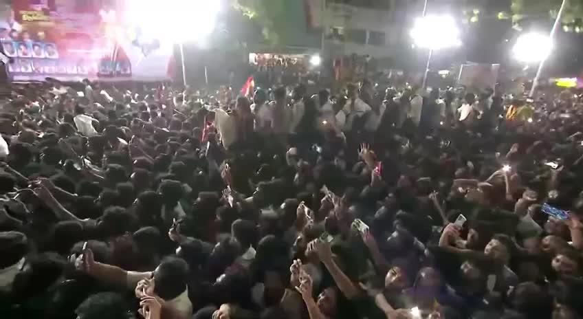Трагедия на митинге Виджая в Индии: 36 погибших и множество пострадавших