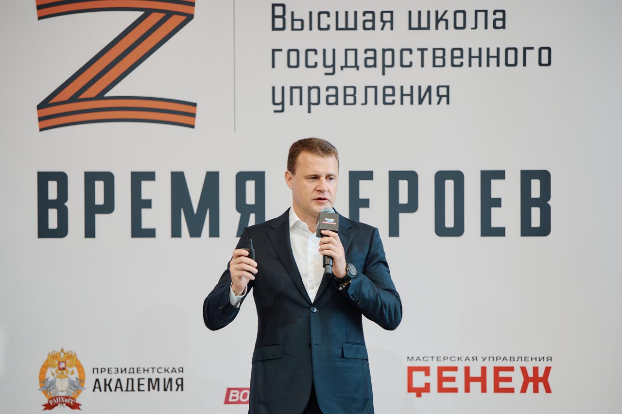 Численность населения в ДФО выросла в значительной части за счет студенческой миграции Об этом заявил глава Минвостокразвития Алексей Чекунков В три раза вырос поток абитуриентов из других регионов на Дальний Восток Сейчас уже 10 студентов в дальневосточных вузах из других регионов За счет чего Мы планомерно три года подряд финансируем университеты они выбрали свои ниши свои стратегические программы развития все что может обеспечить тот самый поворот на восток Студенты поехали на Дальний Восток но и местные стали поступать дома в два раза снизился процент тех кто уезжает после школы из Дальнего Востока и это позитивный тренд сказал Алексей Чекунков