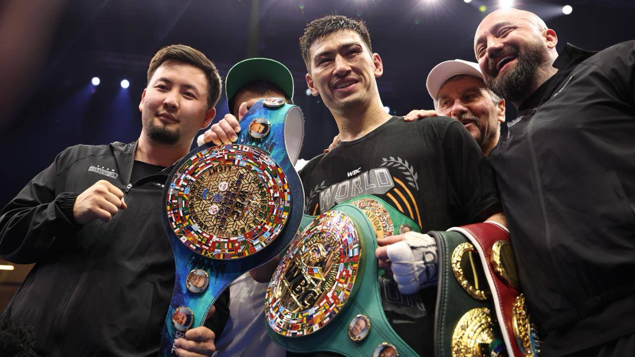 Обладатель поясов WBA, WBO, IBF в полутяжёлом весе россиянин Дмитрий Бивол сообщил, что перенес операцию в связи со старой травмой спины.  В своих социальных сетях Бивол написал:  «По настоятельной рекомендации врача пришлось прооперировать старую травму спины, с которой боролся более десяти лет, но которая ухудшалась с каждым тренировочным лагерем. Всё прошло успешно, и уже чувствую себя намного лучше. Впереди 6–8 недель восстановления, после чего планирую вернуться к тренировкам. Спасибо всем за поддержку — с нетерпением жду новых вызовов в следующем году!»    Подробности на сайте    Отдай свой голос боксу!