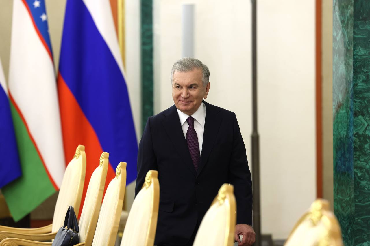 Программа двусторонних встреч Президента России в День Победы завершилась беседой с главой Узбекистана Шавкатом Мирзиёевым