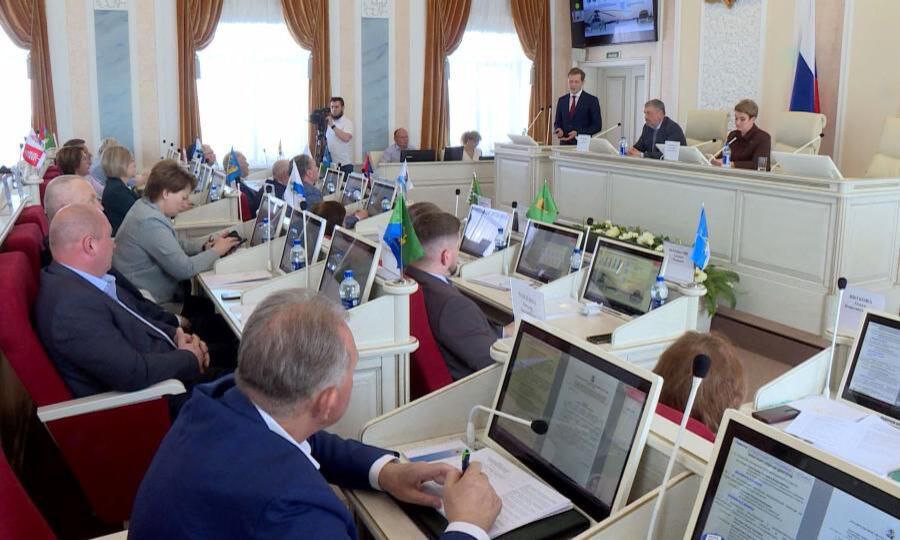 Вопросы организации медицинской помощи в Поморье обсуждали в областном Собрании депутатов Там прошел Координационный совет представительных органов муниципальных образований. Глава регионального минздрава Александр Герштанский выступил с докладом за прошлый год.